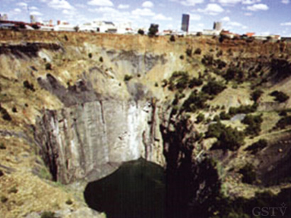 1870年代から採掘された南アフリカのキンバリー鉱山