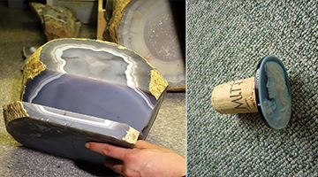 左：手彫りカメオのために切断された縞メノウ原石 右：コルクで留められたカメオ