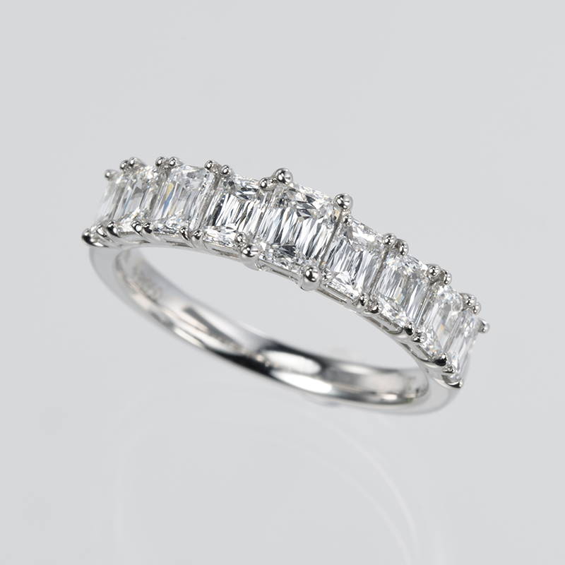 （新品仕上げ済）クィーン QUEEN ダイヤリング 指輪 約17号 Pt950 プラチナ × ダイヤ 0.59ct 8570